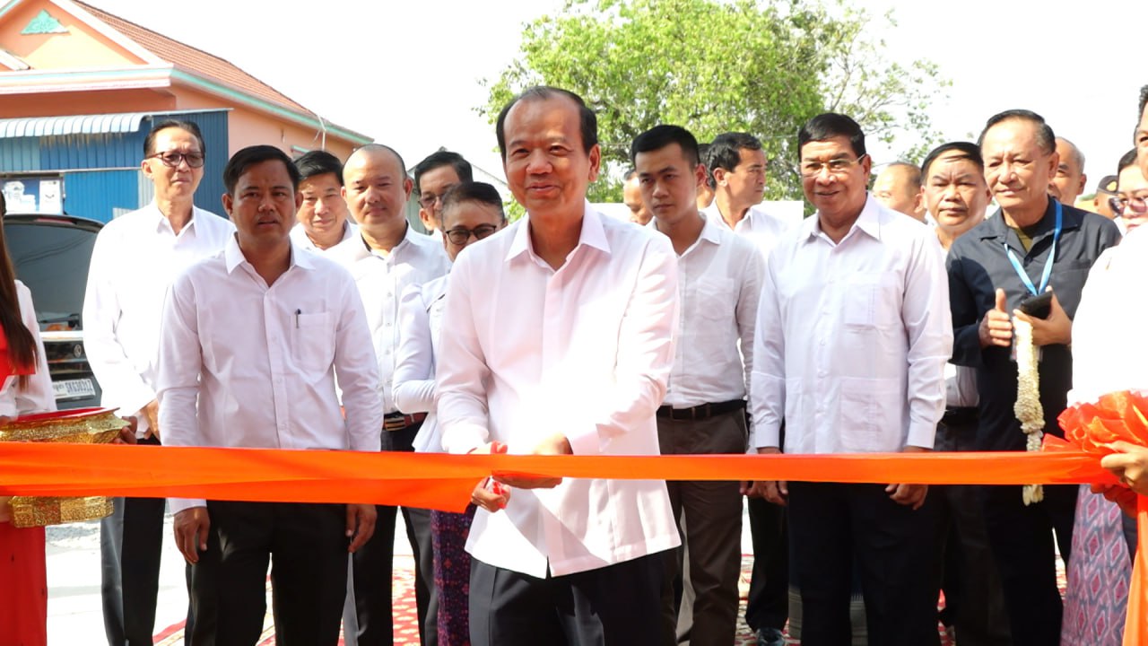 សមិទ្ធផលនានាក្នុងវត្តអង្គសឹង្ហ ឃុំចំបក់ ស្រុកបាទី ដែលចំណាយការសាងសង់ជាង ២១ម៉ឺនដុល្លារ ត្រូវបានសម្ពោធដាក់ឱ្យប្រើប្រាស់