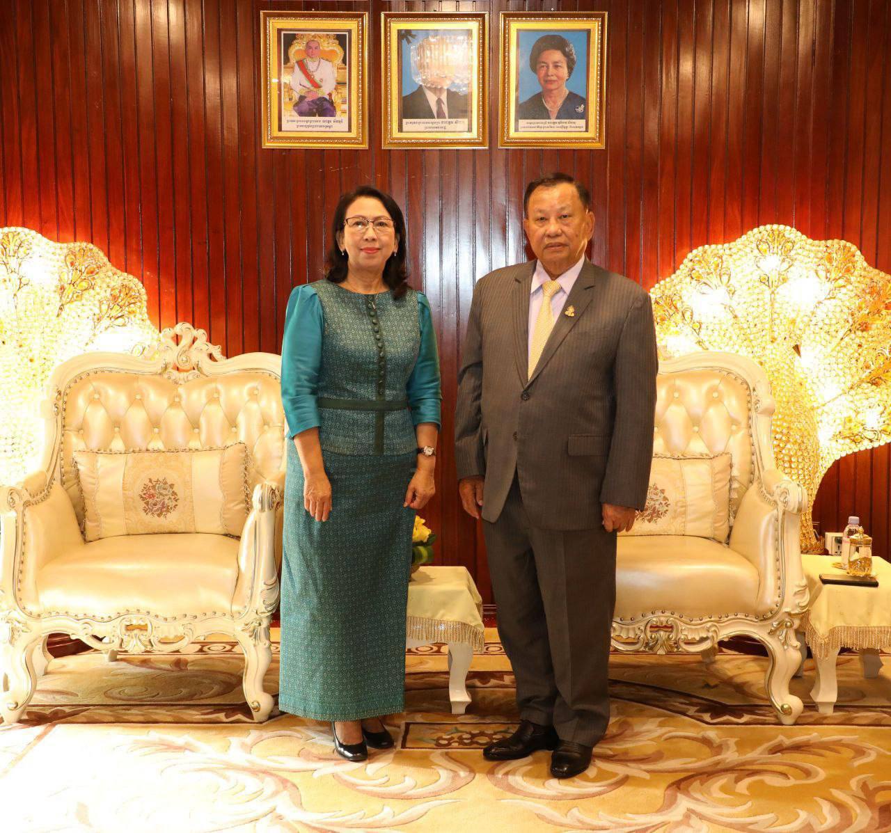 ប្រធានព្រឹទ្ធសភា ផ្តាំផ្ញើឯកអគ្គរាជទូតកម្ពុជាប្រចាំប្រទេសចិនដែលទើបតែងតាំងថ្មី ឱ្យយកចិត្តទុកដាក់ពង្រឹងពង្រីកទំនាក់ទំនង