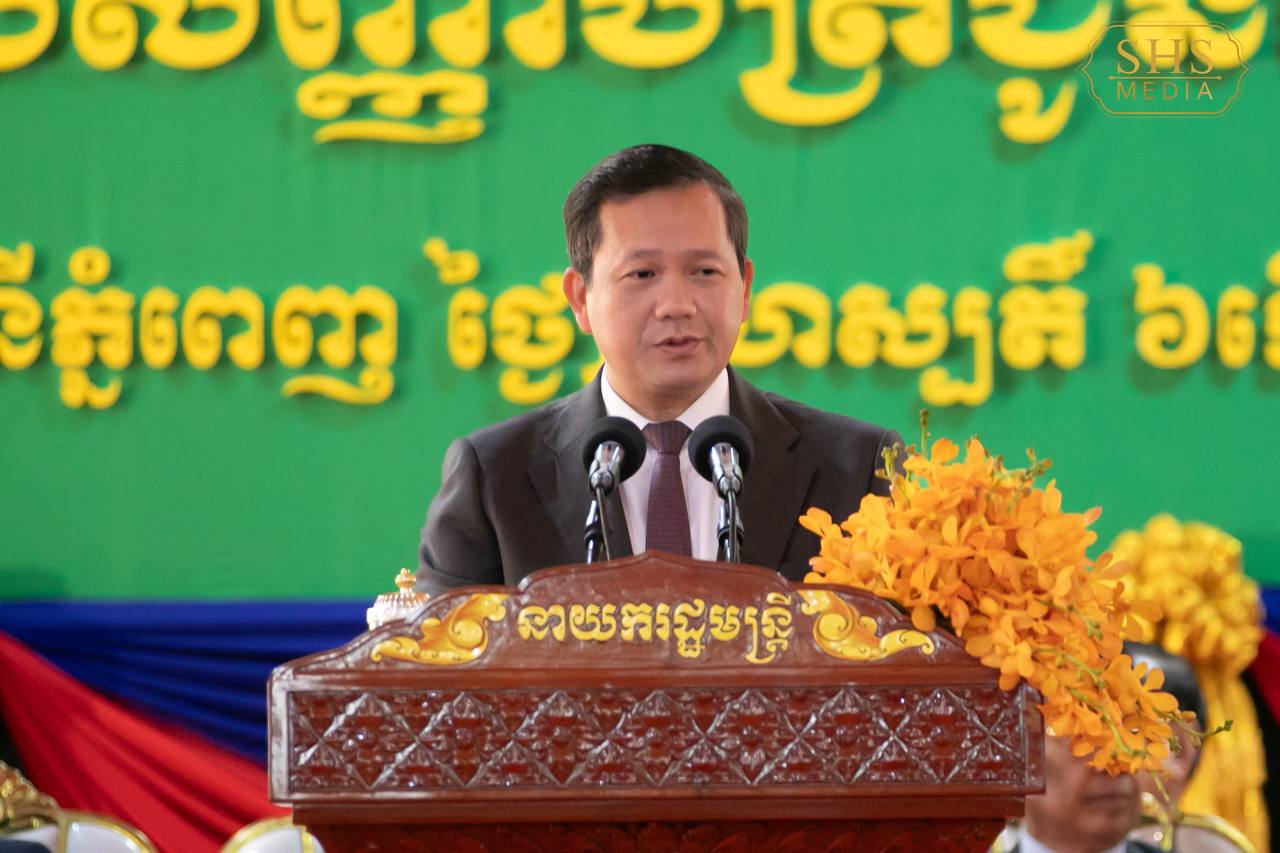 សម្តេចធិបតី ហ៊ុន ម៉ាណែត ជំរុញដល់និស្សិតទាំងអស់ បន្តអភិវឌ្ឍសមត្ថភាព ជាប់ ជា ប្រចាំ ពិសេសផ្សារភ្ជាប់ទ្រឹស្តីទៅនឹងការអនុវត្តជាក់ស្តែង ដើម្បីជាប្រយោជ ន៍ ក្នុងការអភិវឌ្ឍខ្លួនឱ្យស័ក្តិសមជាមូលធនមនុស្សដ៏រឹងមាំរបស់កម្ពុជា