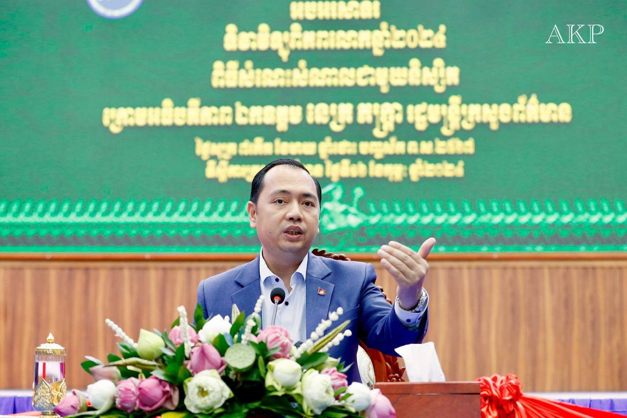 រណសិរ្សសាមគ្គីសង្គ្រោះជាតិកម្ពុជា បង្កើតវិទ្យុសំឡេងប្រជាជនកម្ពុជា នៅថ្ងៃទី៣ ខែធ្នូ ឆ្នាំ១៩៧៨ ខណៈការកកើតវិទ្យុដំបូងនៅកម្ពុជាក្នុងឆ្នាំ១៩៤៦