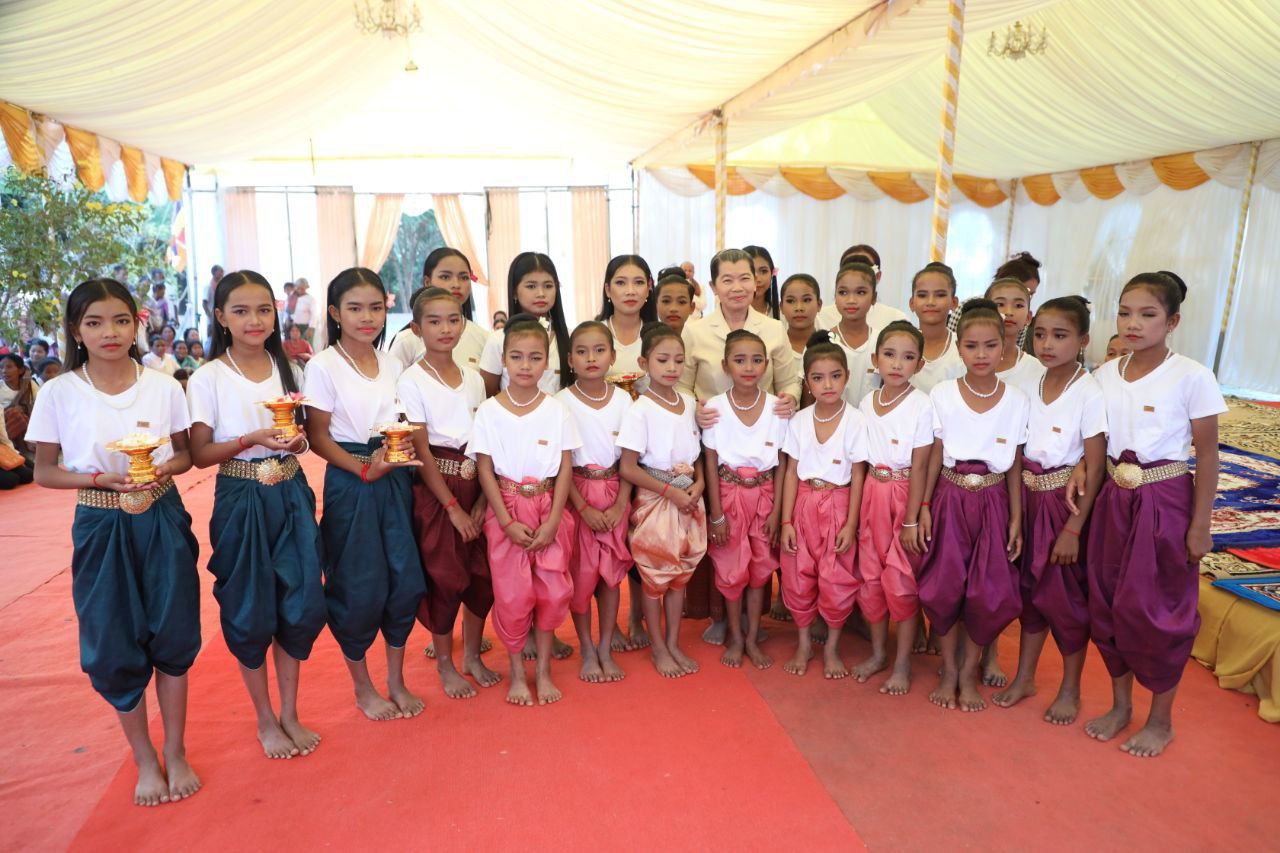 សម្តេច ម៉ែន សំអន ៖ សិស្សា-នុសិស្សរស់នៅភូមិថ្នាលដាច់ ខេត្តសៀមរាប ទទួល បានការសិក្សាភាសាអង់គ្លេសក្រៅម៉ោងសិក្សាដោយឥតគិតថ្លៃ