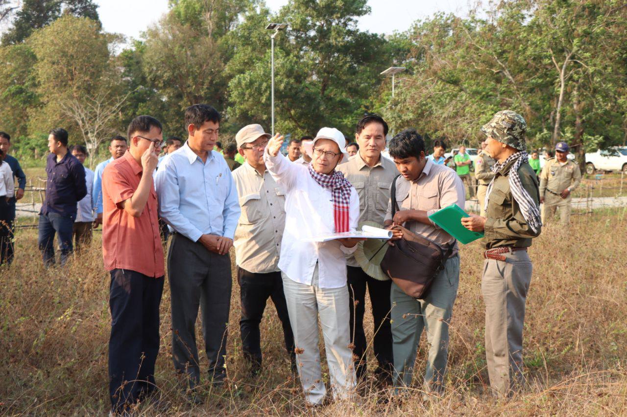ឯកឧត្តមបណ្ឌិត អ៊ាង សុផល្លែត ៖ ជួយឱ្យប្រជាសហគមន៍ទាំងអស់មានបានជាមុន ទើបអាចលែងចូលព្រៃប៉ះពាល់ធម្មជាតិដោយខុសច្បាប់