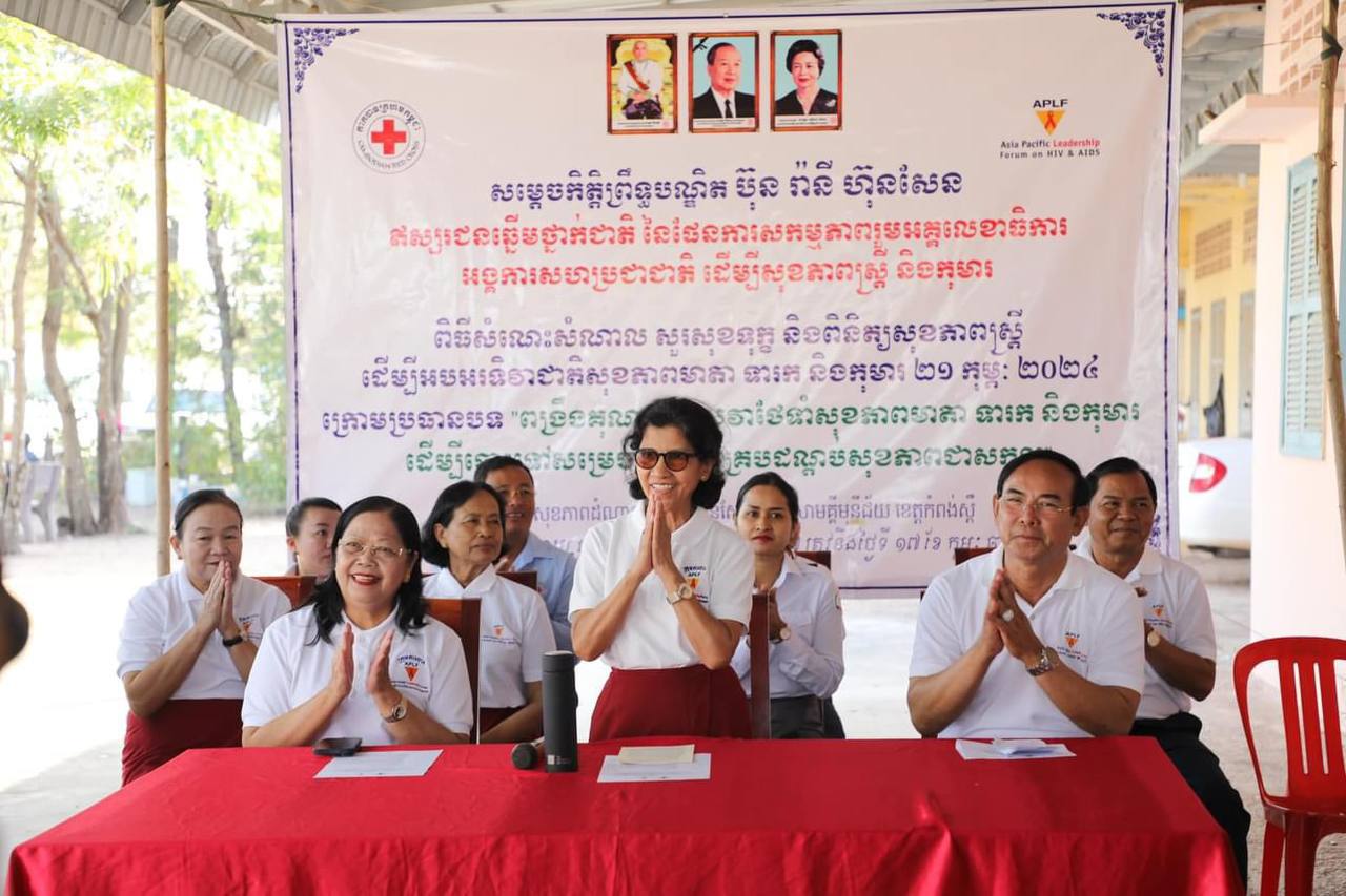 កាកបាទក្រហមកម្ពុជាពិនិត្យសុខភាពដល់ស្រ្តីមានផ្ទៃពោះដើម្បីអបអរទិវាជាតិសុខភាពមាតា ទារក និងកុមារ