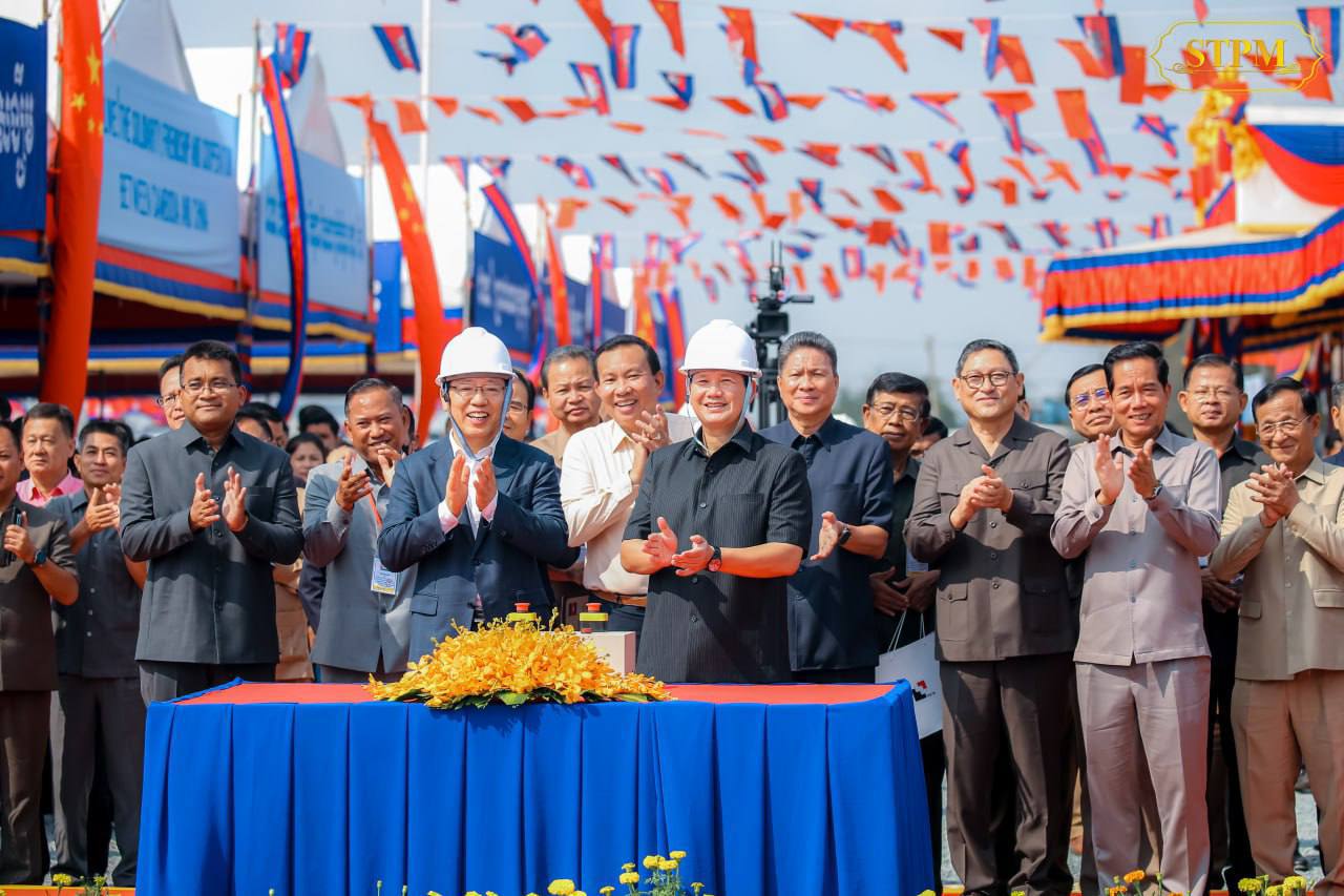 ផ្លូវ ស្ពាន គឺជាសរសៃឈាមនៃសេដ្ឋកិច្ចជាតិ និងជាអាទិភាពគន្លឹះទី២ ក្នុងចំណោមអាទិភាពគន្លឹះទាំង៥ “មនុស្ស ផ្លូវ ទឹក ភ្លើង និងបច្ចេកវិទ្យា” នៃយុទ្ធសាស្ត្របញ្ចកោណ ដំណាក់កាលទី១