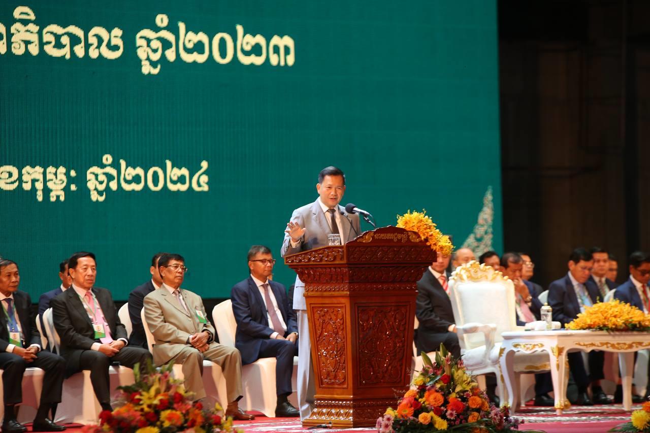 សម្តេចធិបតី ហ៊ុន ម៉ាណែត ណែនាំឱ្យមានការជ្រើសរើសមន្ត្រីកិច្ចសន្យាជំនាញ ហើយផ្តល់ប្រាក់បៀវត្សរ៍ ដូចមន្ត្រីក្របខណ្ឌ កុំគិតត្រឹម ៧០ភាគរយ