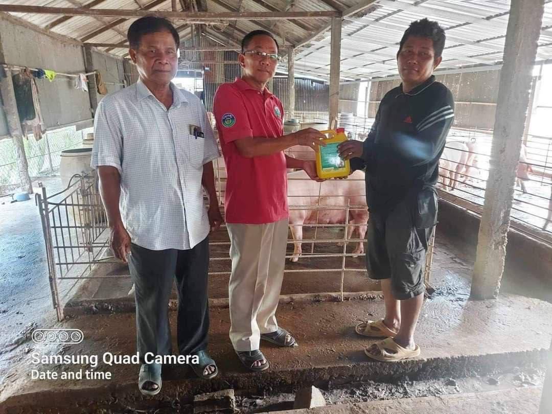 មន្រ្តីជំនាញចែករំលែកវិធីសាស្រ្តចិញ្ចឹមសត្វនិងផ្ដល់វ៉ាក់សាំងការពារជំងឺសត្វដល់អ្នកចិញ្ចឹមនៅខេត្តព្រៃវែង