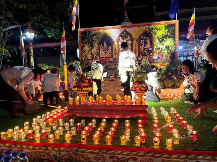 ពុទ្ធបរិស័ទចំណុះជើងវត្តប្រារព្ធពីធីបុណ្យមាឃបូជា នៅវត្តឥសាន្តរតនារាម ហៅវត្តភ្នំស្វាយ។