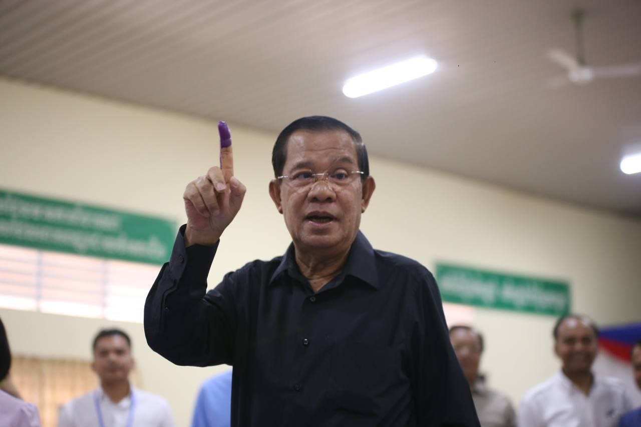 សម្តេចតេជោ ហ៊ុន សែន អញ្ជើញទៅបោះឆ្នោត ជ្រើសតាំងសមាជិកព្រឹទ្ធសភា នីតិ កាលទី៥ នៅការិយាល័យបោះឆ្នោត ៣០០១ មជ្ឈមណ្ឌលគរុកោសល្យភូមិភាគ ហ៊ុនសែន ខេត្តកណ្តាល