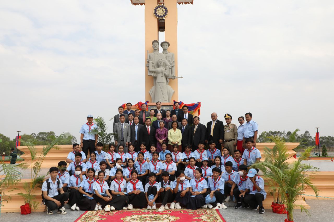 សម្តេច ម៉ែន សំអន អញ្ជើញសម្ពោធដាក់ឱ្យប្រើប្រាស់ជាផ្លូវការស្តូប មិត្តភាពកម្ពុជា-វៀតណាមខេត្តស្វាយរៀង