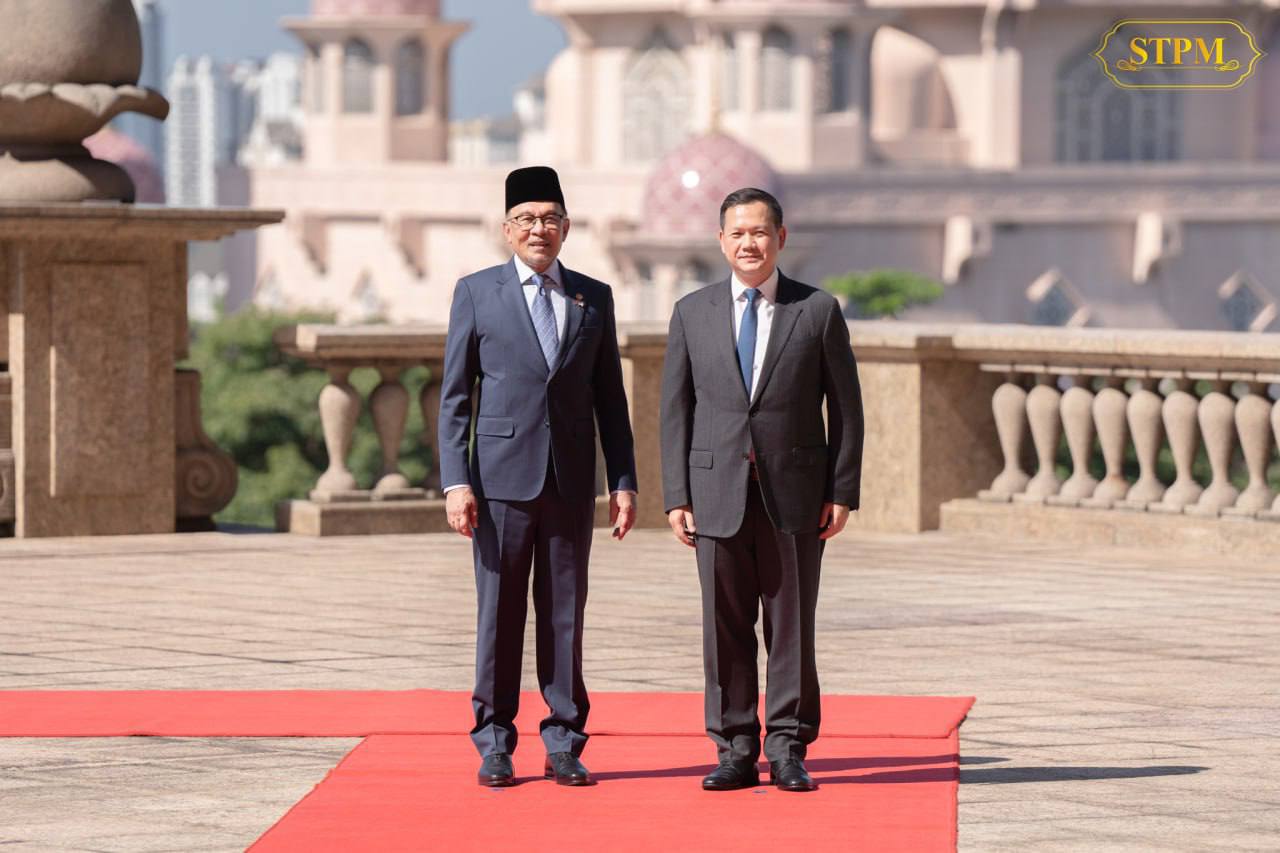 នាយករដ្ឋមន្ត្រីម៉ាឡេស៊ី Anwar Bin Ibrahim បដិសណ្ឋារកិច្ចជាផ្លូវការ នូវដំណើរទស្សនកិច្ចរបស់សម្តេចធិបតី ហ៊ុន ម៉ាណែត ប្រកបដោយកិត្តិយស និងកក់ក្តៅ