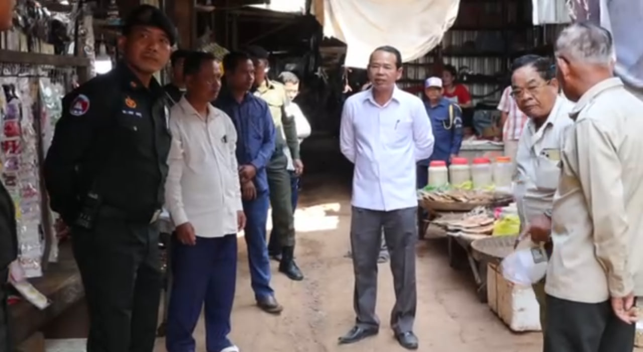 អភិបាលស្រុកស្ទោងបានអំពាវនាវដល់អាជីវករសហការជាមួយអាជ្ញាធរ ដើម្បីអភិវឌ្ឍផ្សារសេរីស្ទោង