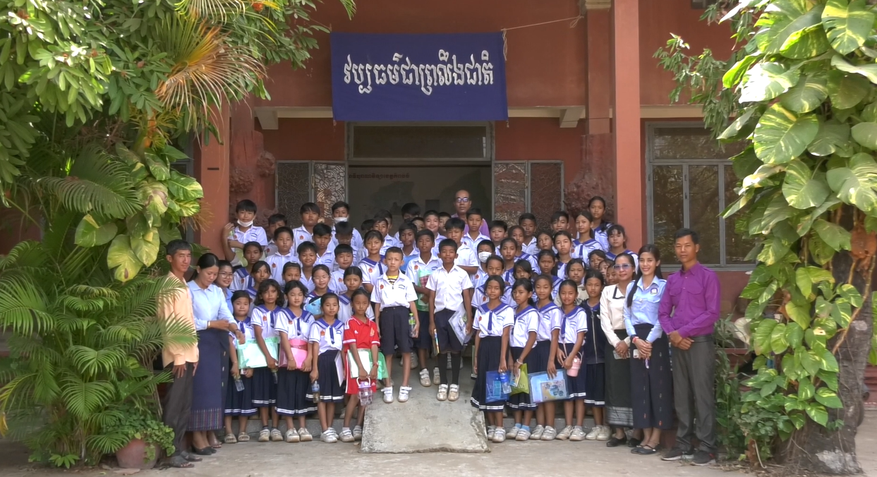 រៀបចំកម្មវិធីដំណើរទស្សនកិច្ចសិក្សាដល់សិស្សសាលាបឋមសិក្សាអនុវត្ត ហ៊ុន សែន អាចារ្យលាក់