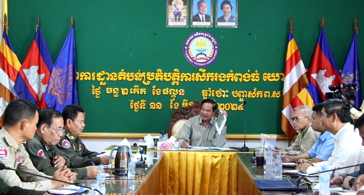 នាយឧត្តមសេនីយ៍ គន់ គីម ត្រួតពិនិត្យការរៀបចំសាង សង់ ផ្ទះសម្បែងជូនដល់អតីតយុទ្ធជននៅខេត្តកំពង់ធំ
