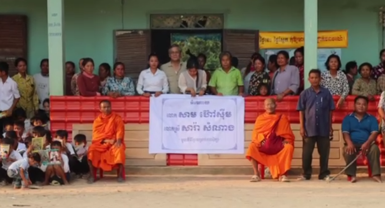 នាំយកអំណោយសប្បុរសជនចែកជូនសិស្ស និងលោកគ្រូអ្នកគ្រូជាង ១.០០០នាក់ នៅខេត្តសៀមរាប និងជួសជុលអគារសិក្សានៅខេត្តកំពង់ធំ 