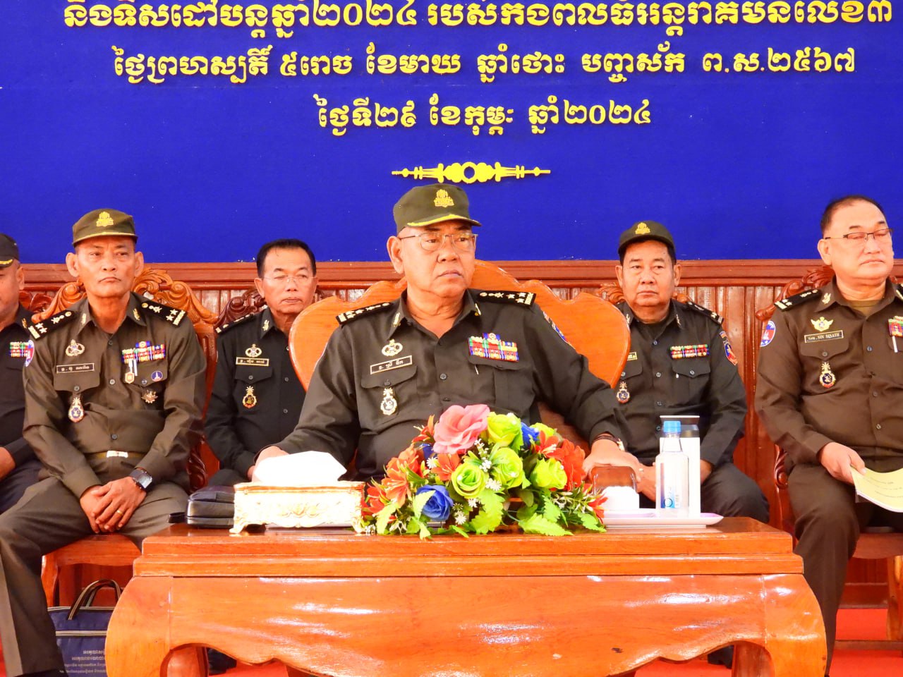ឧត្តមសេនីយ៍ឯក ស្រី ឌឹក ណែនាំដល់អង្គភាពទ័ពឈរ ជើងតាមខ្សែ ត្រៀម ជួរមុខ ឱ្យយកចិត្តទុកដាក់លើមិត្តភាព សហប្រតិបត្តិការ និង អភិវឌ្ឍន៍
