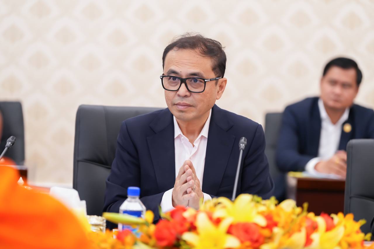 ឯកឧត្តមឧបនាយករដ្ឋមន្ត្រីប្រចាំការ វង្សី វិស្សុត បន្តដឹកនាំកិច្ចប្រជុំគណៈកម្មការរៀបចំព្រះរាជពិធីបុណ្យថ្វាយព្រះសព សម្តេចព្រះមហាអគ្គសង្ឃរាជ ទេព វង្ស