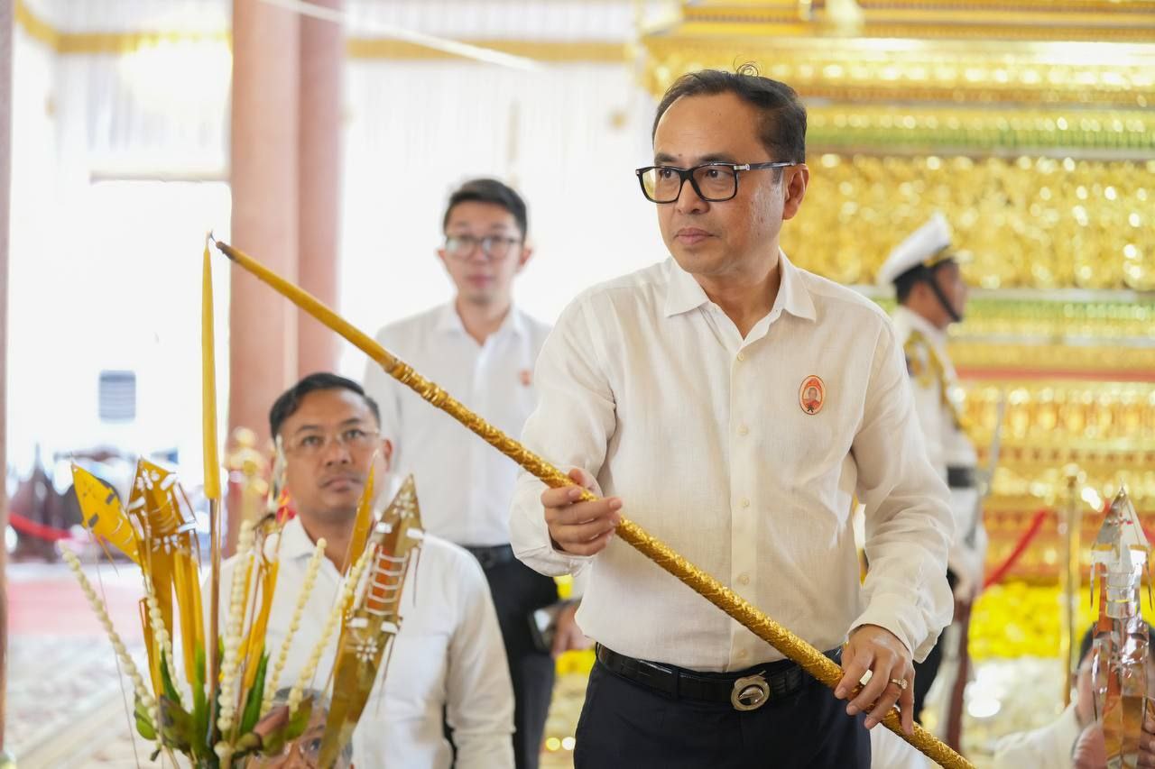 ឯកឧត្ដមឧបនាយករដ្ឋមន្ត្រីប្រចាំការ វង្សី វិស្សុត ចូលរួមព្រះរាជពិធី បុណ្យ ទក្ខិណានុប្បទានគម្រប់៧ថ្ងៃ ដើម្បីឧទ្ទិសព្រះរាជមហាកុសល ថ្វាយចំពោះព្រះវិញ្ញាណក្ខន្ធព្រះសព សម្ដេចព្រះអគ្គមហាសង្ឃ រាជា ធិបតី ទេព វង្ស