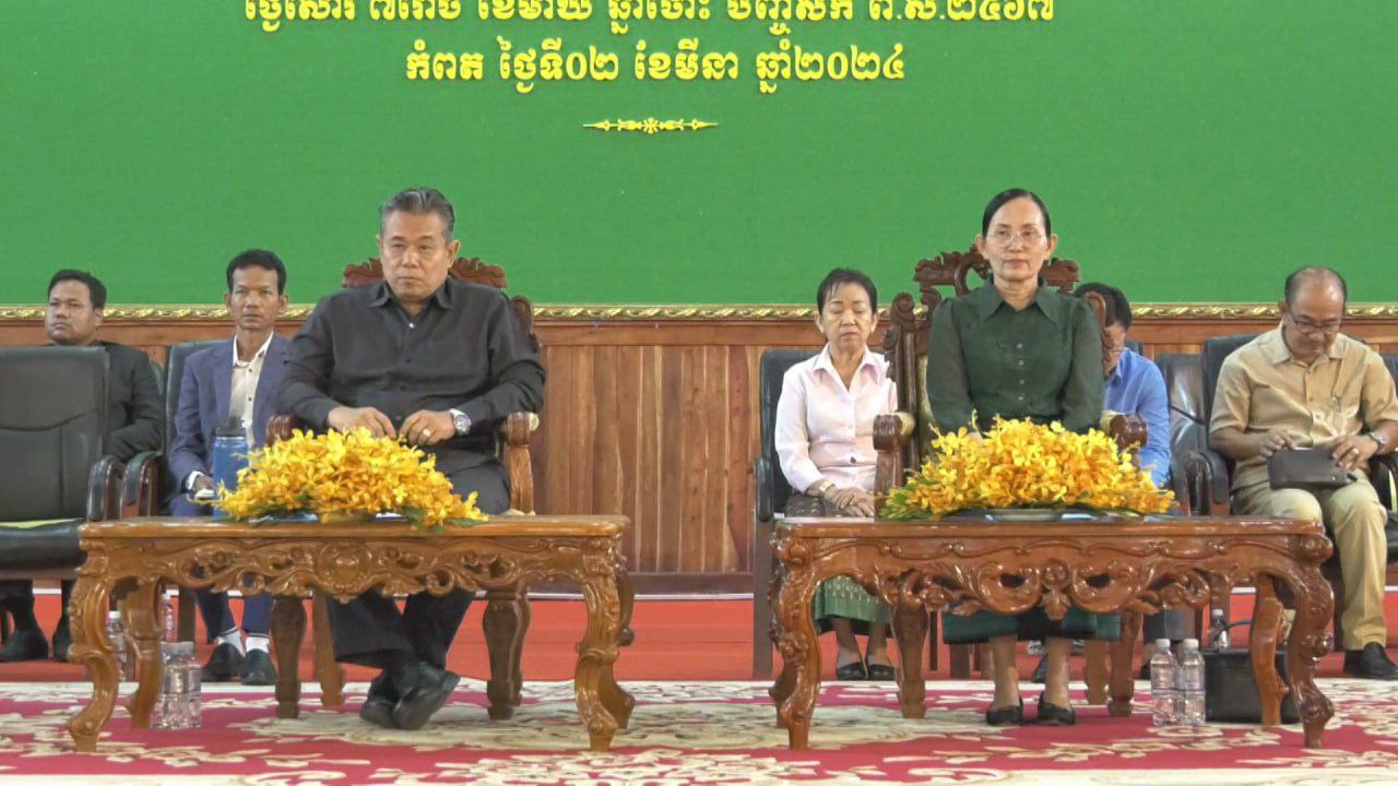 មន្ត្រីរាជការ និងគ្រូបង្រៀនជាង ១៥០០នាក់ក្នុងខេត្ត កំពត ទទួល ការពិនិត្យភ្នែក និងផ្តល់វ៉ែនតា