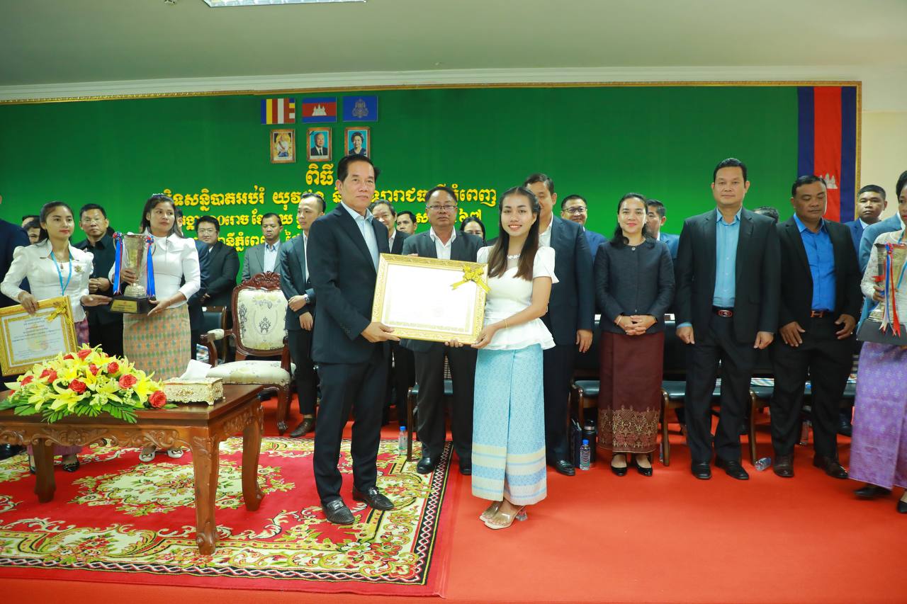 ឯកឧត្តម ឃួង ស្រេង អរគុណនូវការលះបង់របស់លោកគ្រូ អ្នកគ្រូ ក្នុងការអភិវឌ្ឍន៍ធនធានមនុស្ស