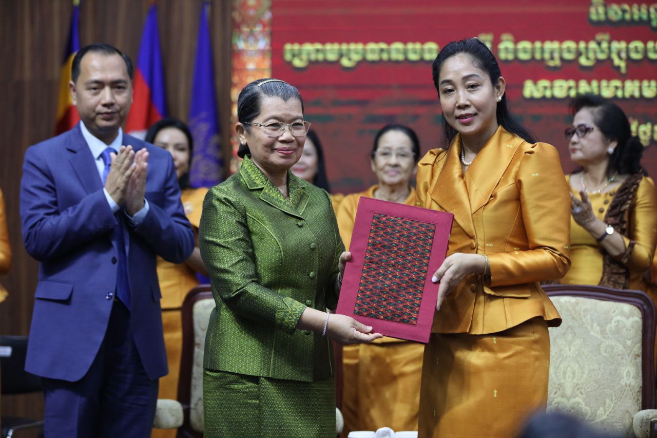 លោកជំទាវ ទុយ សិរីរតនៈ ត្រូវបានតែងតាំងជាប្រធានកិត្តិយស គណៈកម្មការសា ខា សមាគមនារីកម្ពុជាដើម្បីសន្តិភាព និងអភិវឌ្ឍន៍ ក្រសួងព័ត៌មាន