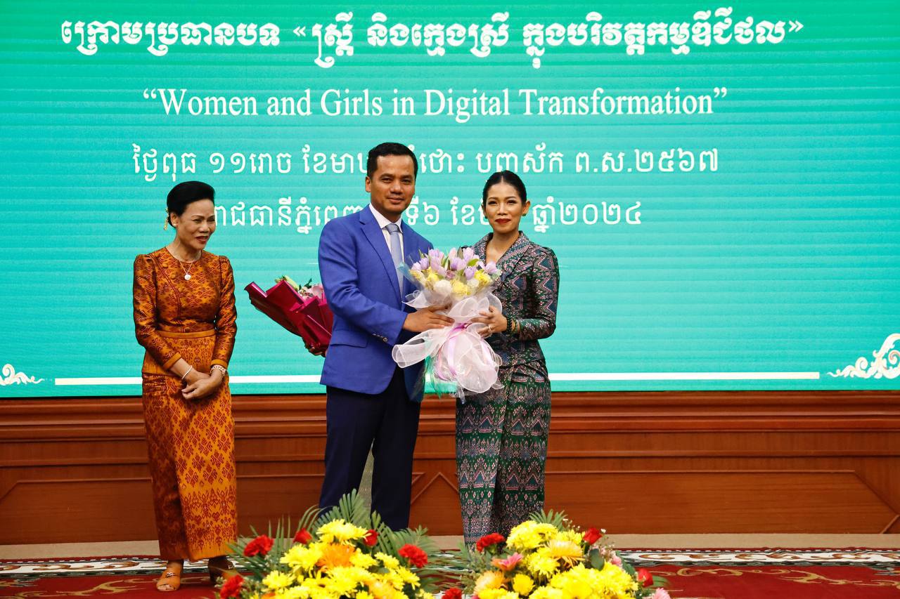 ឯកឧត្តមអភិសន្តិបណ្ឌិត ស សុខា ៖ នៅពីក្រោយភាពជោគជ័យរបស់បុរស គឺមានស្ត្រីដ៏រឹងមាំ និងសង្គមជាតិមានការអភិវឌ្ឍទៅមុខ