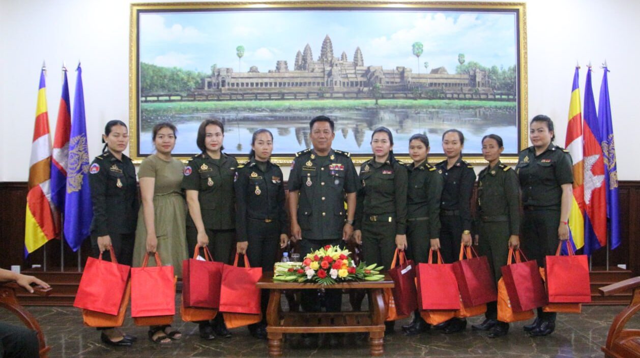 ទីបញ្ជាការតំបន់ប្រតិបត្តិការសឹករងកណ្តាល រៀបចំពិធី អបអរសាទរខួបលើកទី១១៣ ទិវានារីអន្តរជាតិ ៨មីនា ឆ្នាំ២០២៤ ក្រោមប្រធានបទ“ ស្រី្ដ និងក្មេងស្រី ក្នុងបរិវត្តកម្ម ឌីជីថល”