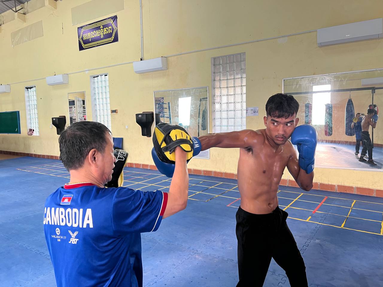 ពេញ វ៉ាន់ថង ជួបកីឡាករបរទេសក្នុងថ្ងៃបុណ្យទន្លេនៅសៀមរាប ជាឱកាសបង្ហាញសមត្ថភាពទៅកាន់អ្នកគាំទ្រ