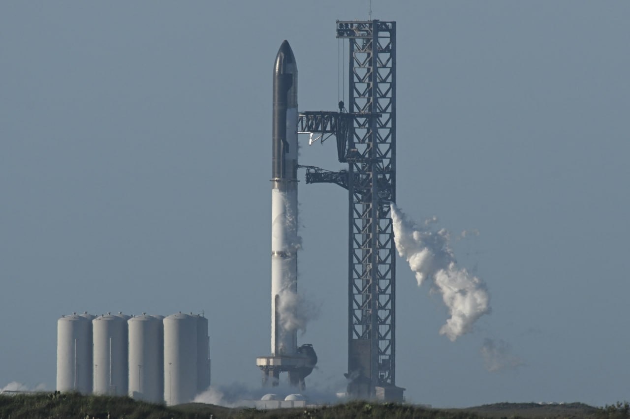 SpaceX គ្រោងបាញ់សាកល្បងរ៉ុក្តែតធំបំផុតលើពិភពលោកជាលើកទី៣