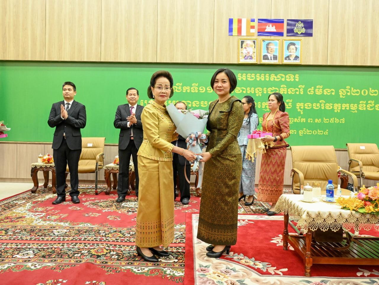 ស្រ្ដី និងបុរស មានសិទ្ធិ និងឱកាសស្មើគ្នា ក្នុងការទទួលបានចំណេះដឹង និងជំនាញបច្ចេកទេសគ្រប់ផ្នែក