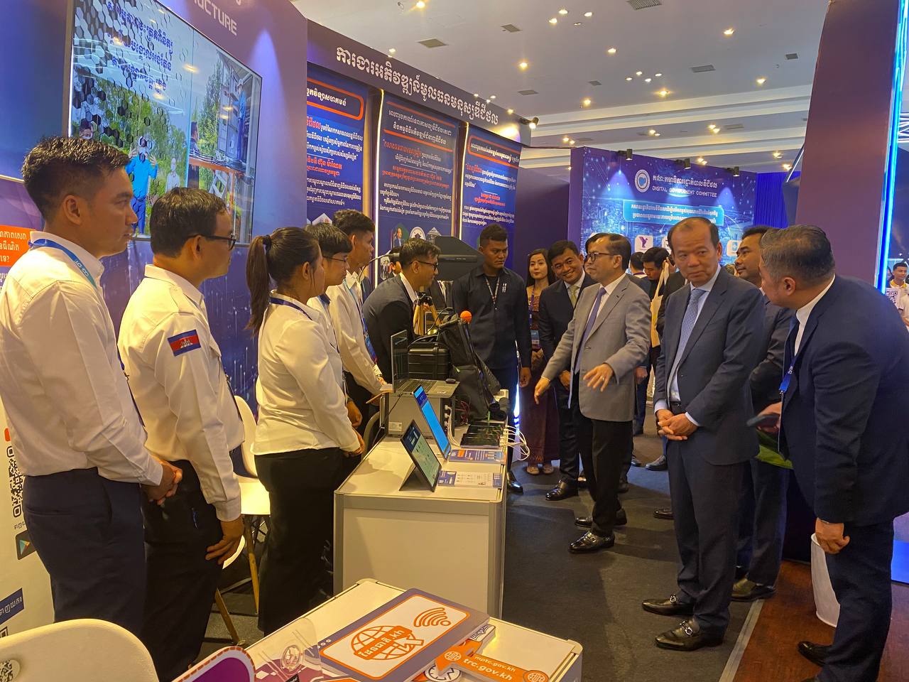 ថ្ងៃទី២ នៃ “វេទិការដ្ឋាភិបាលឌីជីថលឆ្នាំ២០២៤” និងកម្មវិធី “ពិព័រណ៍រដ្ឋាភិបាលឌីជីថលនិងបច្ចេកវិទ្យាឌីជីថលកម្ពុជា-អន្តរជាតិ” លើកទី១ ក្នុងឆ្នាំ ២០២៤