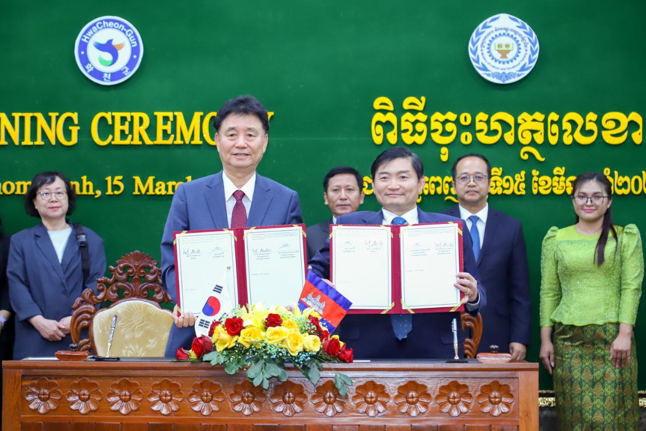 ក្រសួងការងារ និងបណ្តុះបណ្តាលវិជ្ជាជីវៈ និងស្រុកហ្វាឆន់ របស់កូរ៉េខាងត្បូង បានចុះអនុស្សរណៈ នៃការយោគយល់គ្នាពង្រីកកិច្ចសហការលើវិស័យការងារ