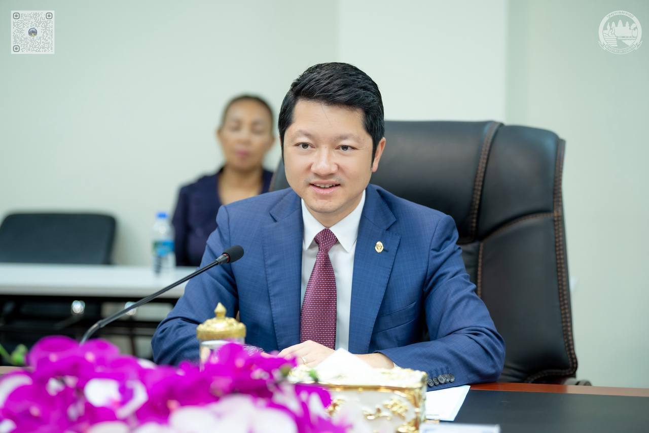 រដ្ឋមន្រ្តីទេសចរណ៍វាយតម្លៃខ្ពស់ចំពោះពិព័រណ៍គ្រឿងអលង្ការ និងត្បូងកម្ពុជា
