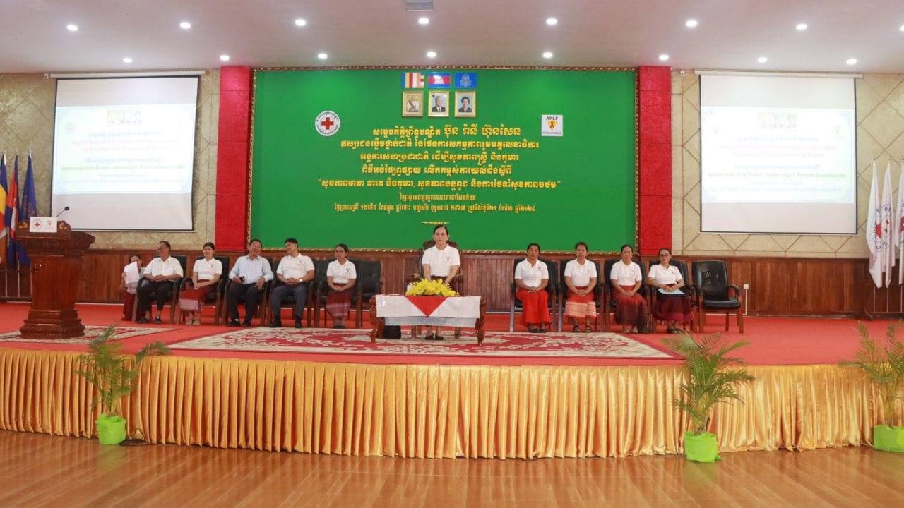 សិស្ស-និស្សិត ២៥០នាក់ នៅខេត្តកំពត ទទួលបានការបញ្ជ្រាបចំណេះដឹង បន្ថែមផ្នែកសុខភាព ពីកាកបាទក្រហមកម្ពុជា