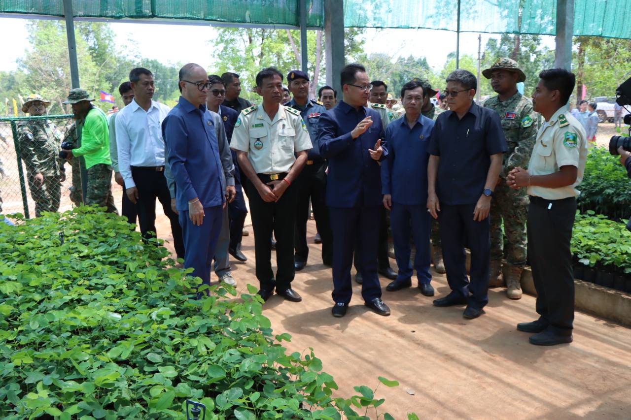 រដ្ឋមន្រ្តីក្រសួងបរិស្ថានប្រកាសថាកូនឈើចំនួនជាងមួយលានដើម បានត្រៀមរួចរាល់សម្រាប់ ចែកជូនប្រជាពលរដ្ឋដាំ