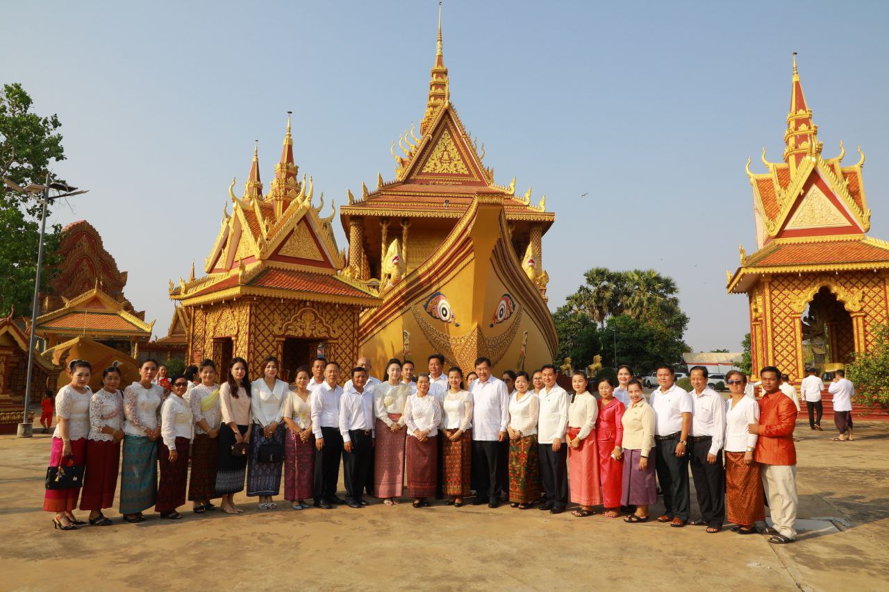 សម្តេច ម៉ែន សំអន អញ្ជើញចូលរួមពិធីបុណ្យអភិសេកសាមគ្គី នាគម្គី នាគម្គា នៅខេត្តកំពង់ធំ