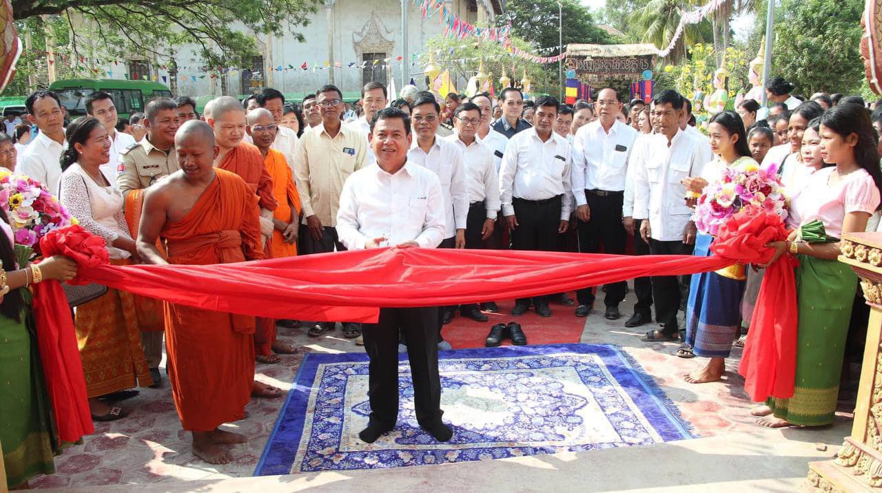 អនុប្រធានក្រុមការងារចុះមូលដ្ឋានសម្ពោធឆ្លងសមិទ្ធផលនៅវត្តចំណាស់ជាង៣០០ឆ្នាំ