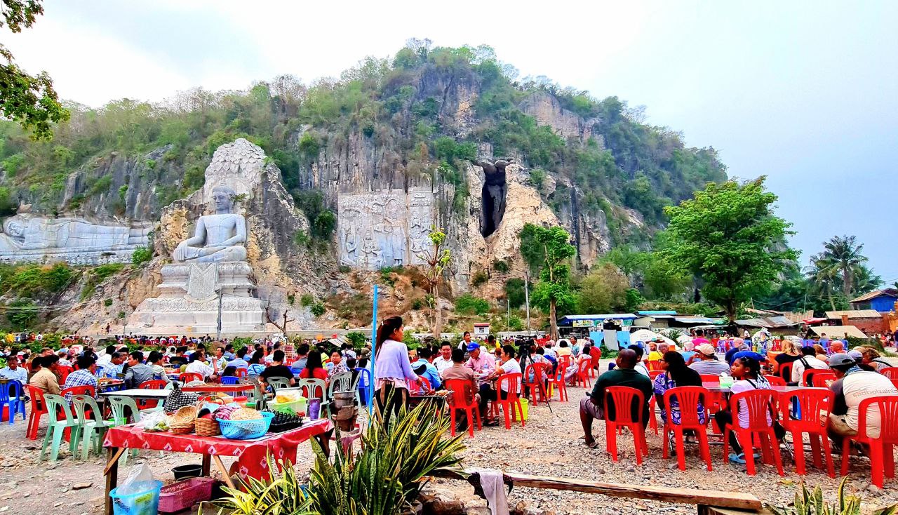 បង្កើតវិថីទេសចរណ៍ និងផ្សាររាត្រីនៅភ្នំសំពៅ