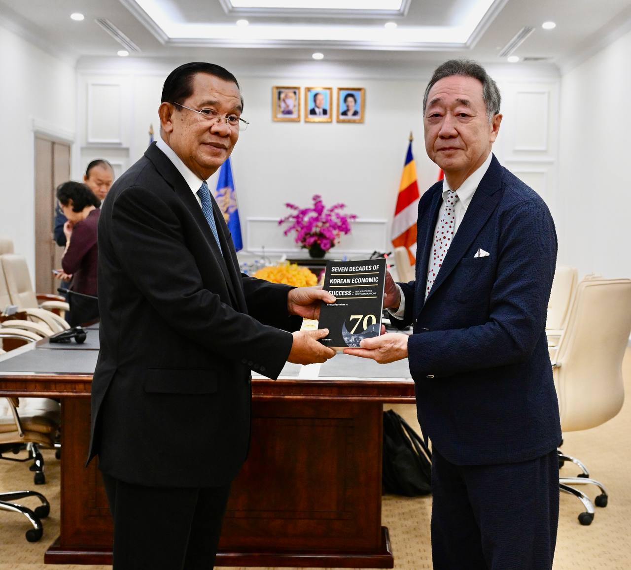សម្តេចតេជោ ហ៊ុន សែន ស្នើកម្ពុជា-កូរ៉េ យកចិត្តទុក្ខដាក់ដល់វិស័យសំខាន់ៗចំនួន៥ ដើម្បីពង្រឹងកិច្ចសហប្រតិបត្តិការទ្វេភាគី