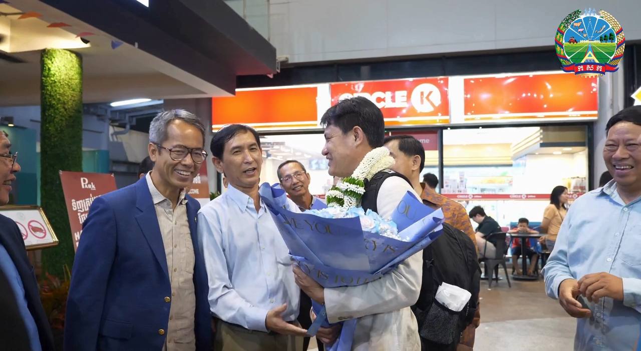ឯកឧត្តមរដ្ឋមន្ដ្រី ឌិត ទីណា ស្វាគមន៍ ដំណើរត្រឡប់មកកាន់កម្ពុជាវិញ របស់ លោក គ្រី ម៉ះផល ប្រធាននាយកដ្ឋានសត្វព្រៃ និងជីវៈចម្រុះ នៃរដ្ឋបាលព្រៃឈើ