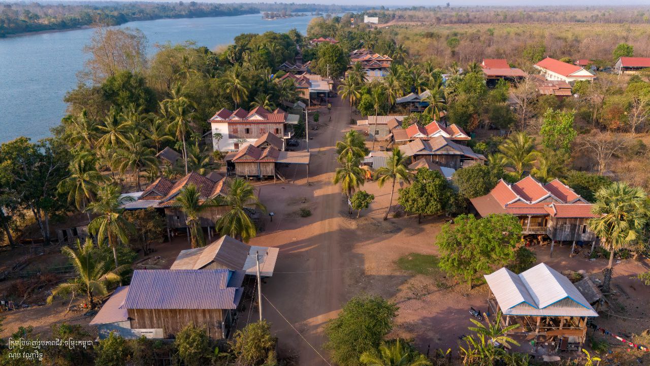 ភូមិខ្សាច់លាវ និងភូមិកោះខ្ញែរ ឃុំអូរគ្រៀង ស្រុកអូរគ្រៀងសែនជ័យ ខេត្តក្រចេះ