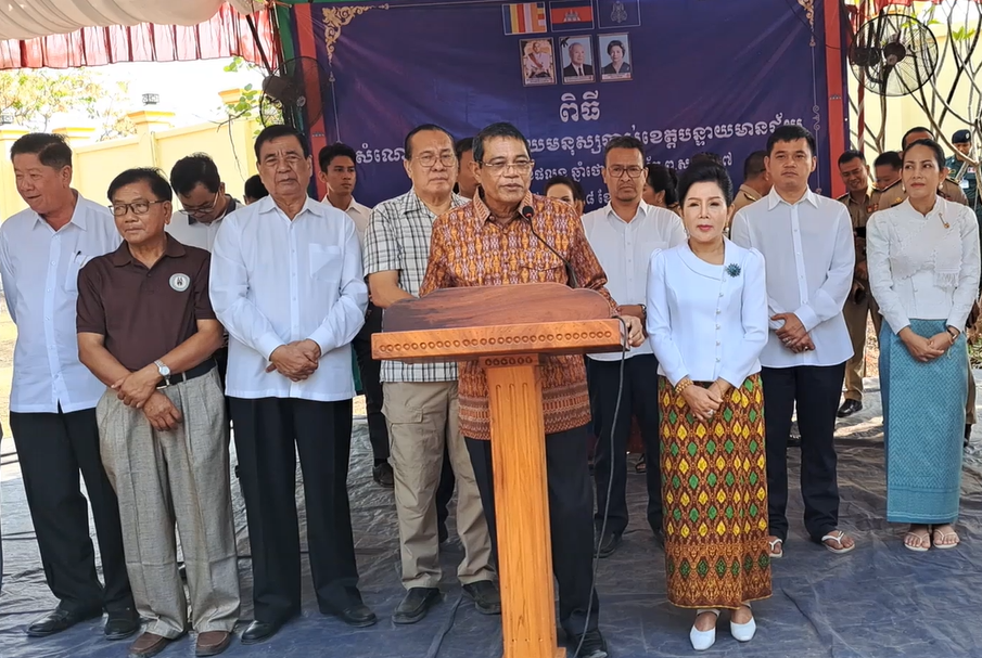 របាំប្រពៃណី និងល្បែងប្រជាប្រិយមួយចំនួន ត្រូវបានសម្ដែង និងលេង កម្សាន្តឱកាសមុនបុណ្យចូលឆ្នាំថ្មី