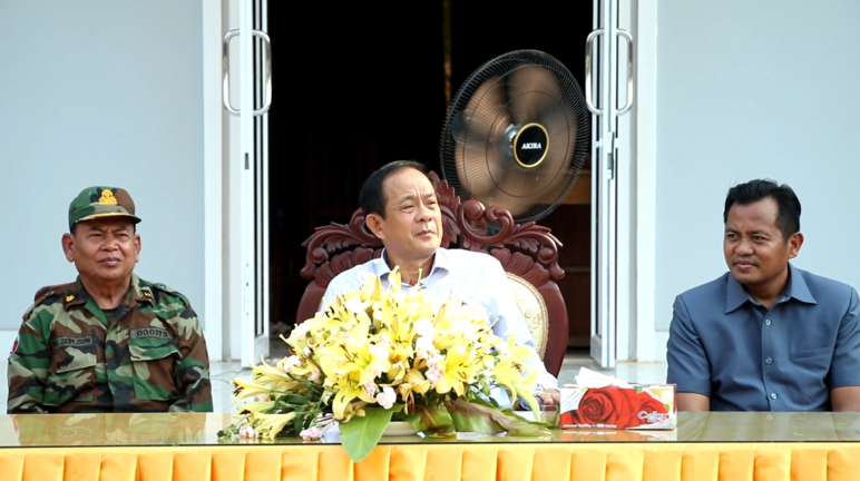 អភិបាលខេត្តកំពង់ធំ អញ្ជើញចូលរួមអបអរសាទរសង្ក្រាន្តឆ្នាំថ្មីនៅទីបញ្ជាការតំបន់ប្រតិបត្តិការសឹករងកំពង់ធំ