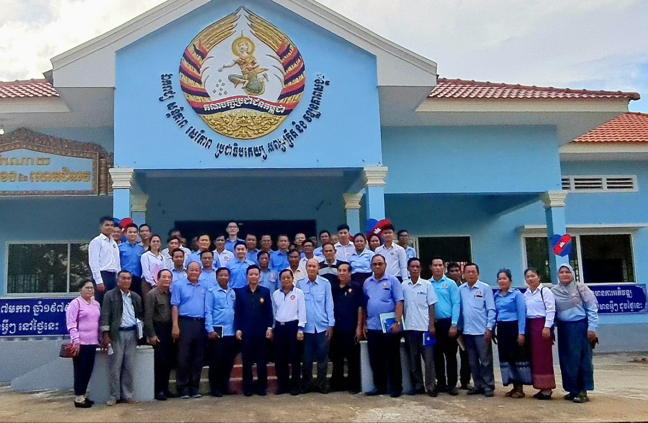 ប្រធានក្រុមការងារគណៈពង្រឹងបក្សមូលដ្ឋានស្រុករតនមណ្ឌល ចុះជួបសំណេះសំណាលជាមួយអង្គបោះឆ្នោតគណបក្សប្រជាជន