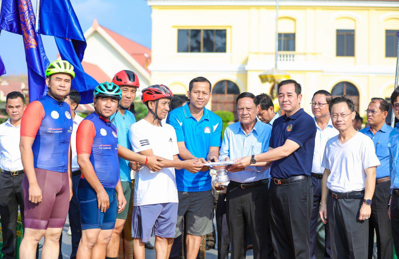 រដ្ឋបាលខេត្តកំពង់ចាមបើកយុទ្ធនាការជិះកង់ប្រមូលថវិកា ជួយដល់ មន្ទីរពេទ្យគន្ធបុប្ផា