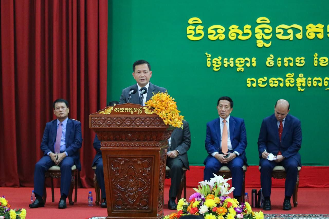 នាយករដ្ឋមន្ត្រី ៖ ឪពុកម្ដាយខ្លះស្រឡាញ់កូនជ្រុល បែជាប្រើបណ្ដាញសង្គមបង្ហោះ រិះគន់គ្រូបង្រៀន រឿងដាក់វិន័យកូនសិស្ស