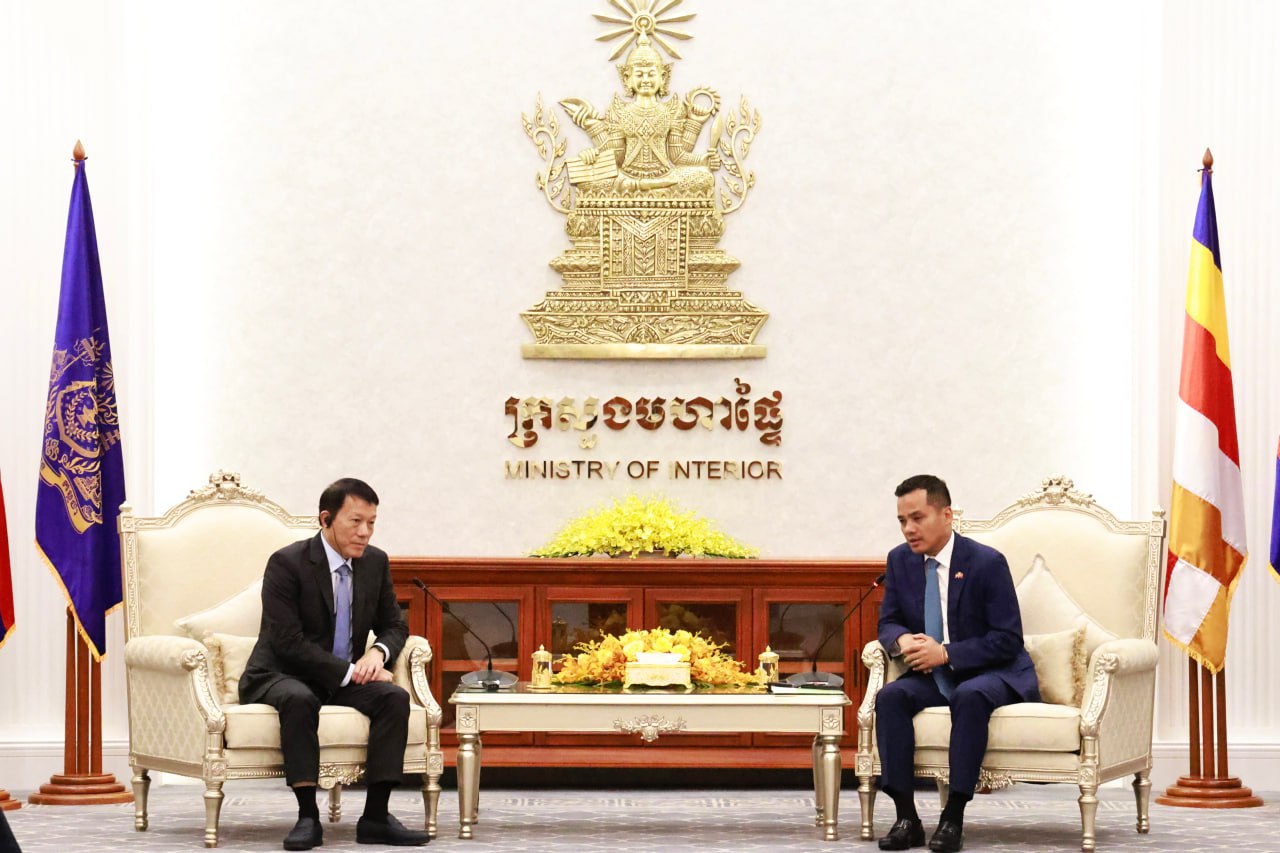 ឯកឧត្តមអភិសន្តិបណ្ឌិត ស សុខា អនុញ្ញាតឱ្យអនុរដ្ឋមន្ត្រី ក្រសួងនគរបាលវៀតណាម ចូលជួបសម្តែងការគួរសម