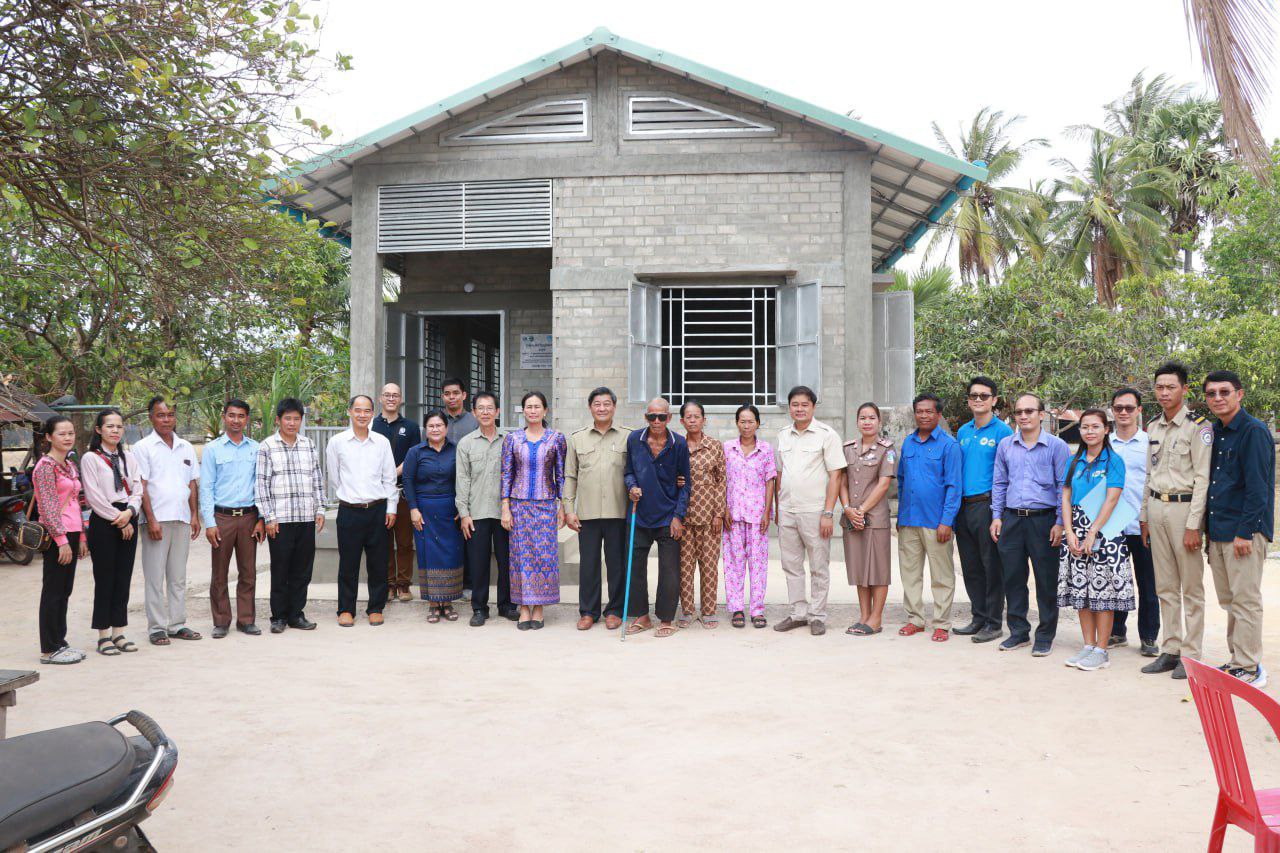 ផ្ទះគំរូធន់នឹងការប្រែប្រួលអាកាសធាតុ ចំនួនបួនខ្នងត្រូវបានប្រគល់ជូនប្រជាពលរដ្ឋ នៅភូមិអូរដូង