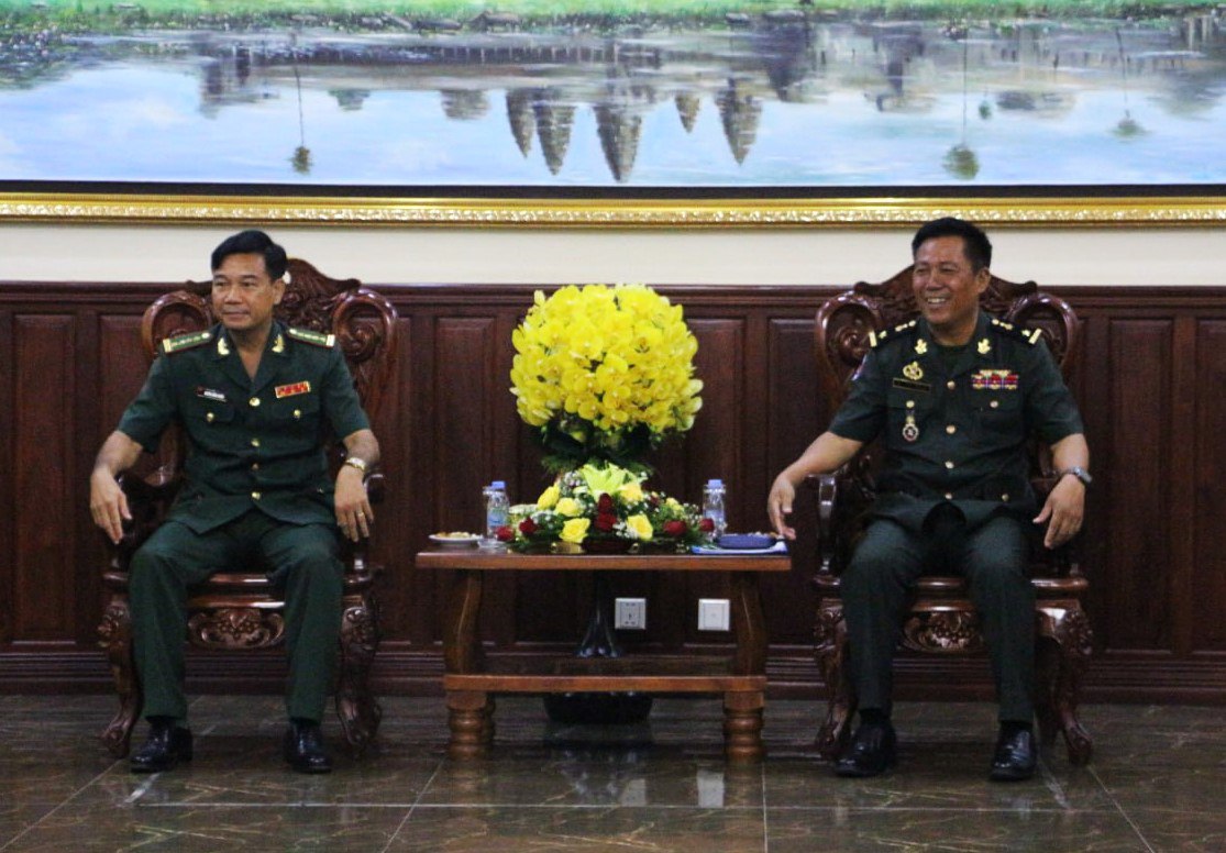 ប្រតិភូយោធាការពារព្រំដែនខេត្តអានយ៉ាង អញ្ជើញសួរសុខទុក្ខ និងជូនពរ កងទ័ពតំបន់ប្រតិបត្តិការសឹករងកណ្តាល ក្នុងឱកាសបុណ្យចូលឆ្នាំថ្មីប្រពៃណីជាតិខ្មែរ