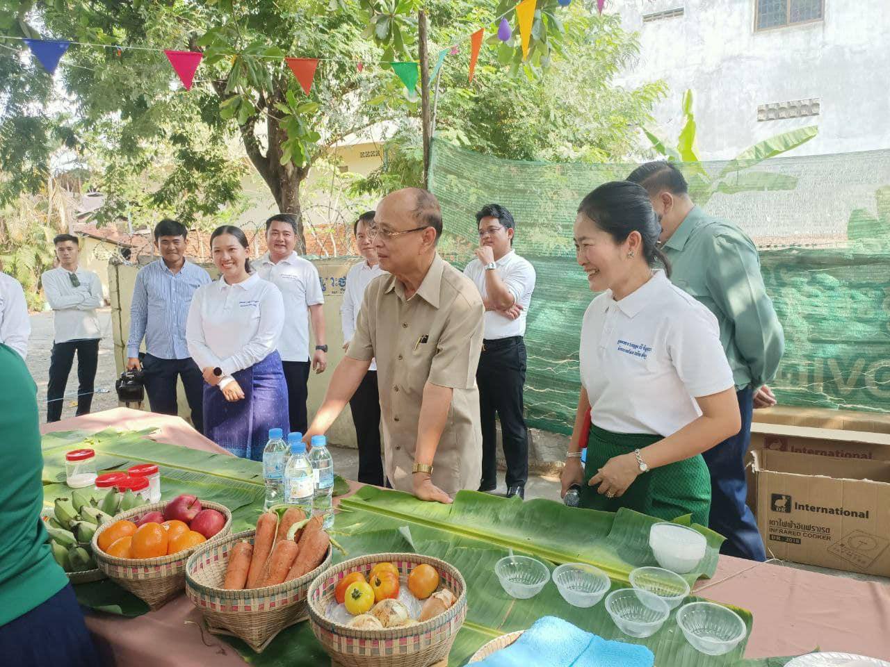 ឯកឧត្តមទេសរដ្ឋមន្រ្តី ឱម យ៉ិនទៀង ចូលរួម កម្មវិធីកុមាររីករាយ “រួមគ្នាដើម្បីការរីកចម្រើនរបស់កុមារ”