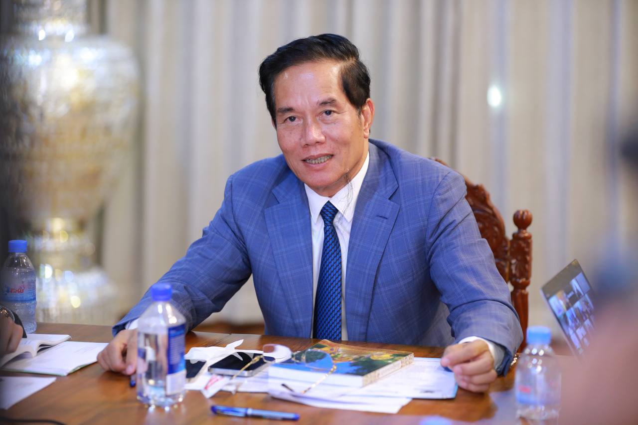 កិច្ចប្រជុំការិយាល័យវិសាមញ្ញតាមប្រព័ន្ធ Zoom ជាមួយ សមាជិកសហគមអន្តរជាតិអភិបាលក្រុងប្រើប្រាស់ភាសាបារាំ
